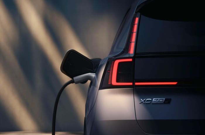 2025 Volvo XC70 platform and charging